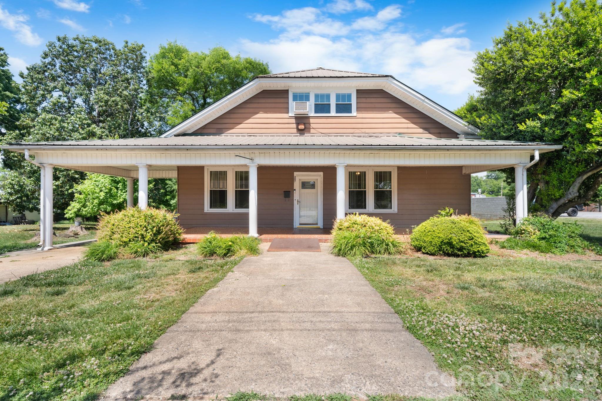 207 W Main Street