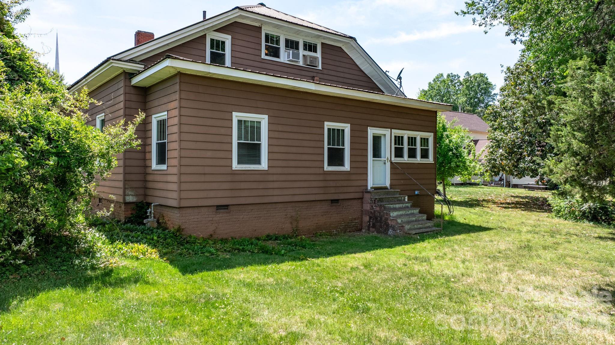 207 W Main Street