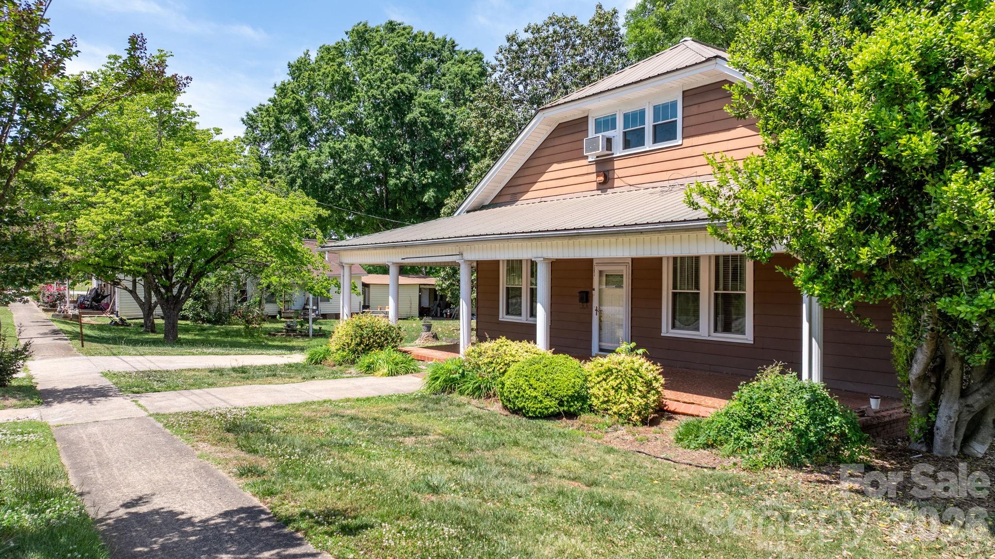 207 W Main Street