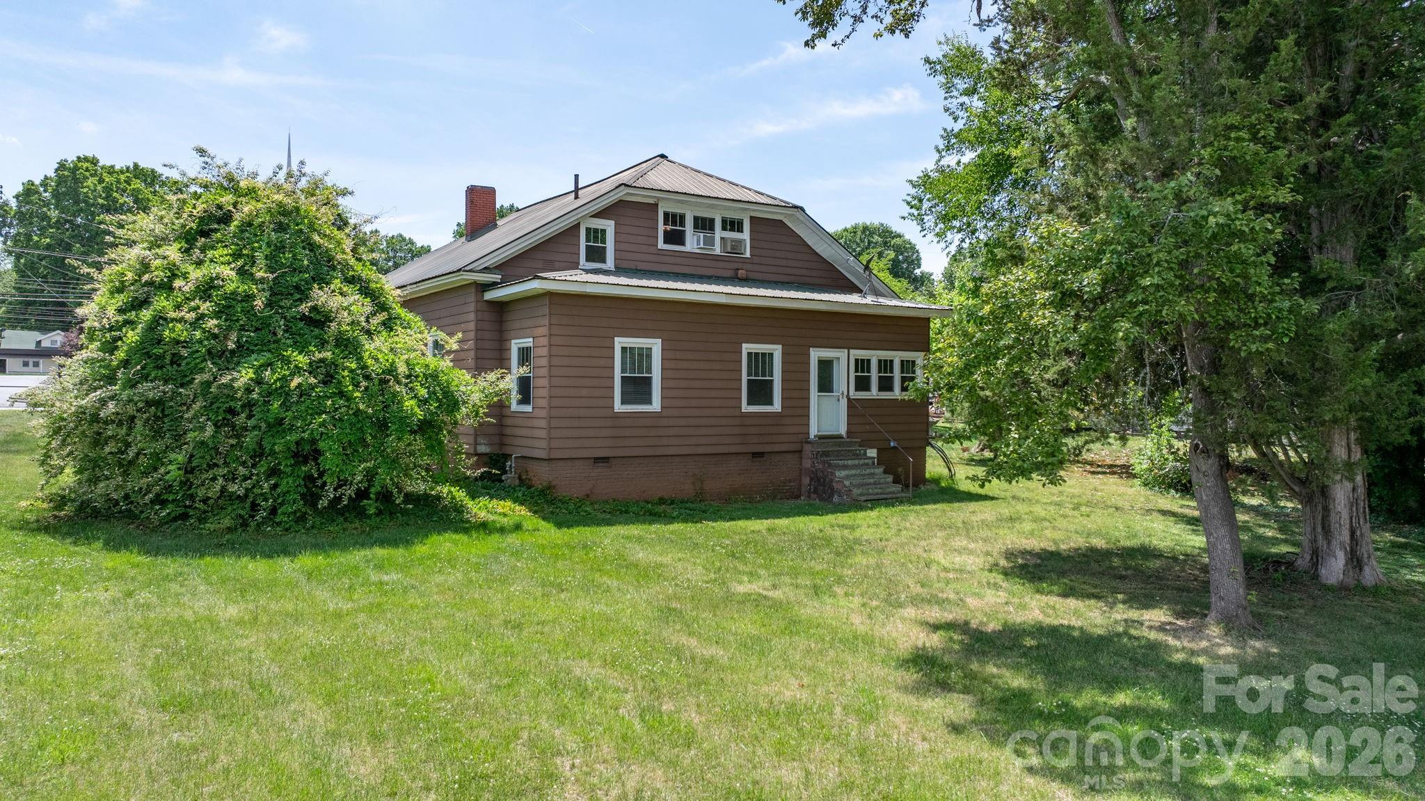 207 W Main Street