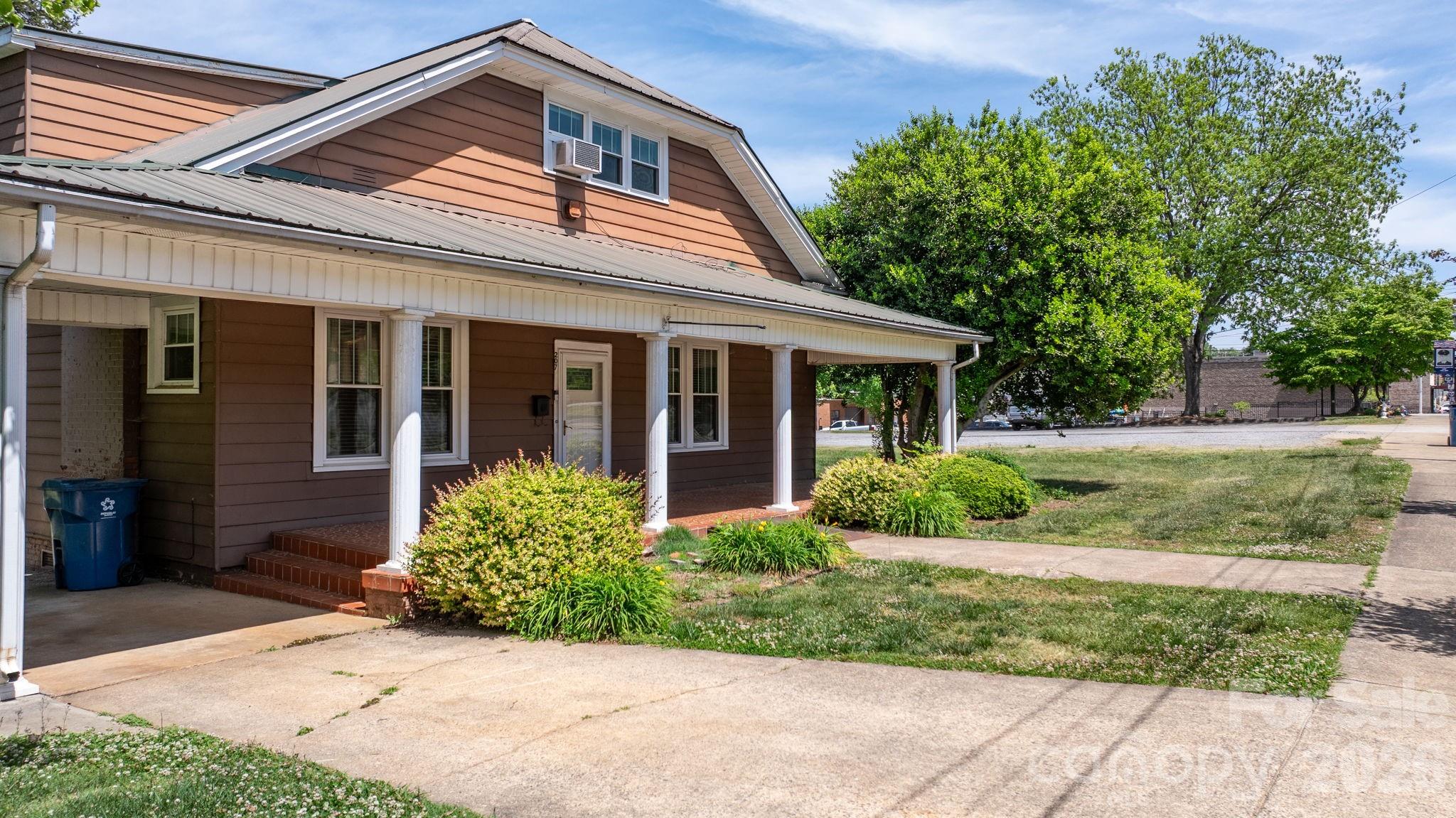207 W Main Street
