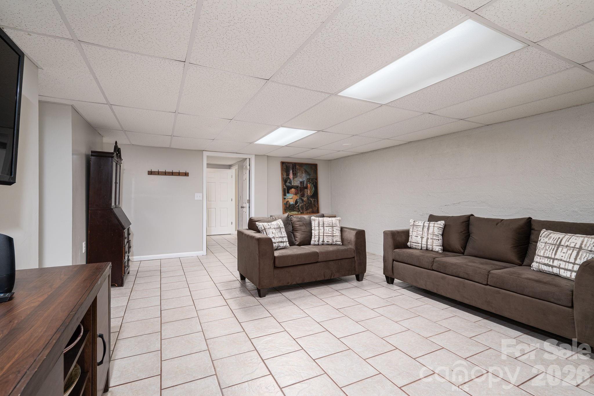 6097 Tuckborough Road