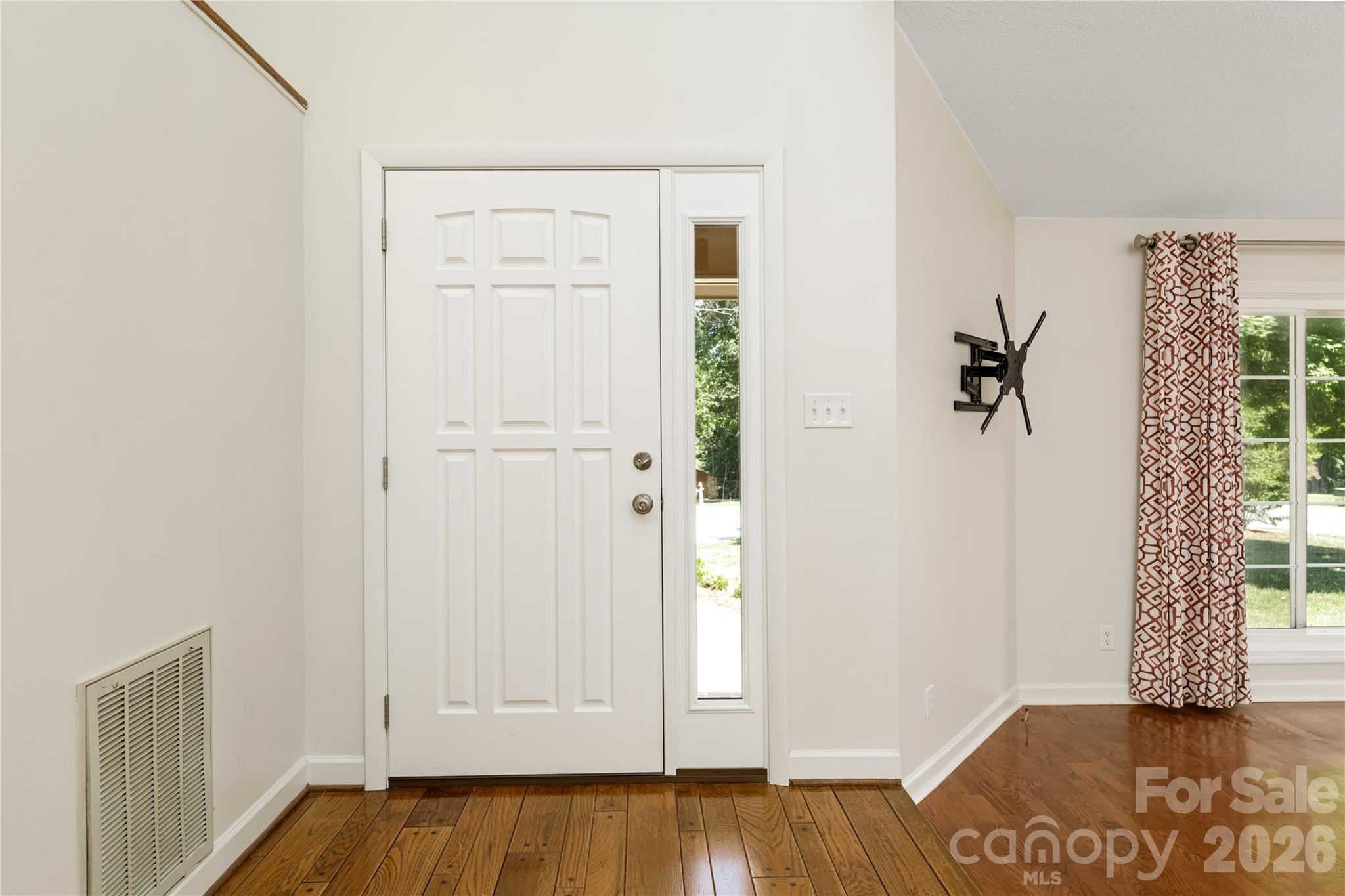 568 Wood Hollow Road