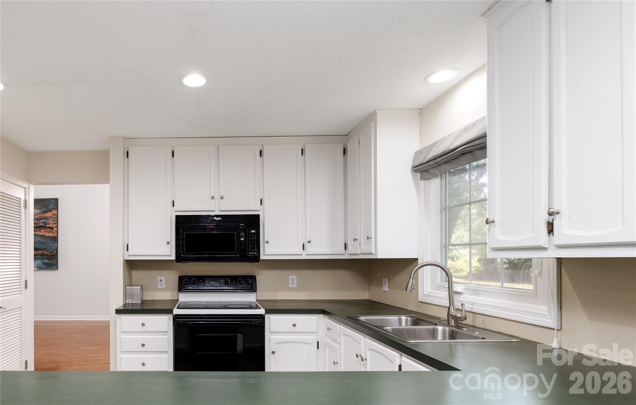 568 Wood Hollow Road