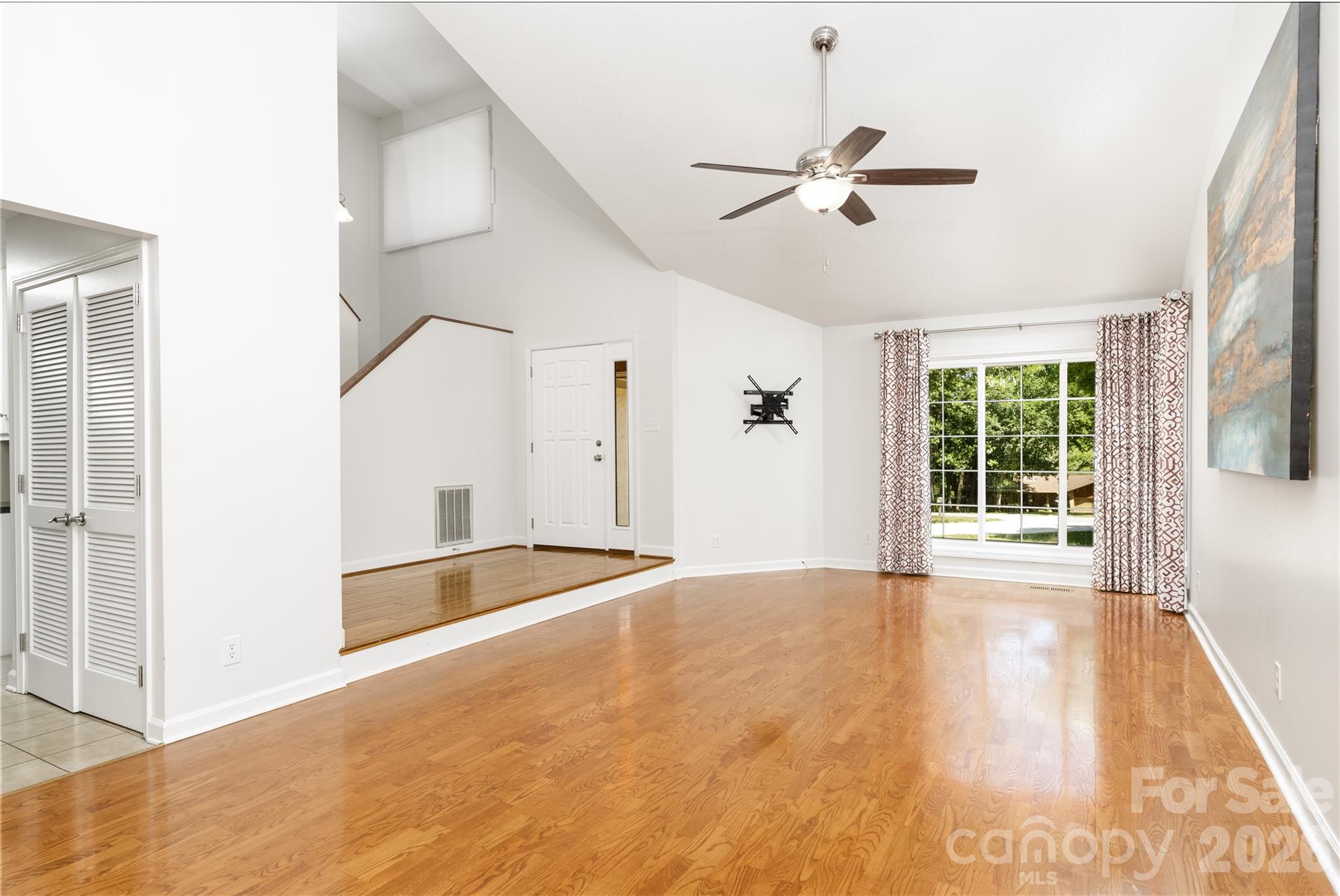 568 Wood Hollow Road