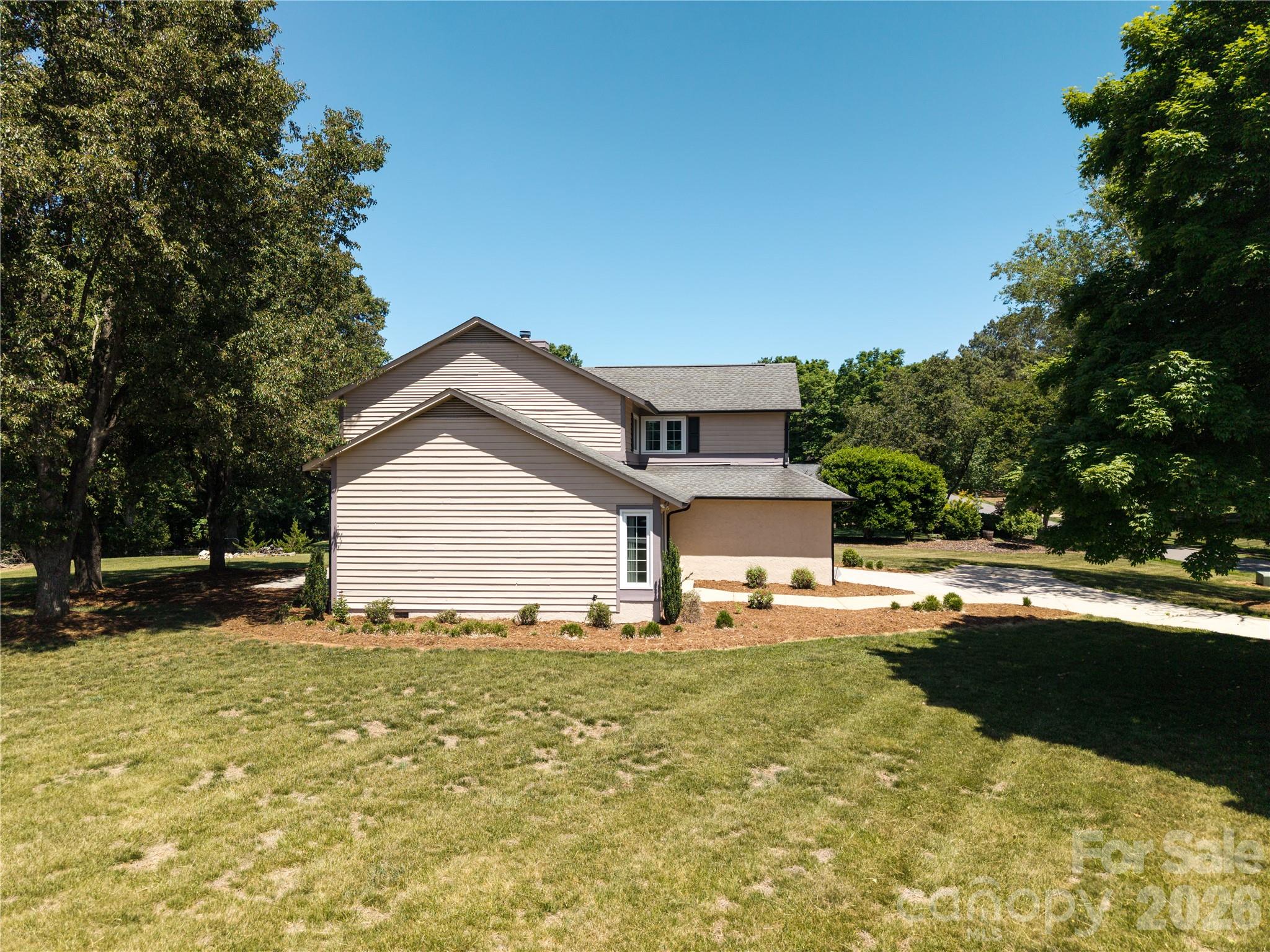 568 Wood Hollow Road