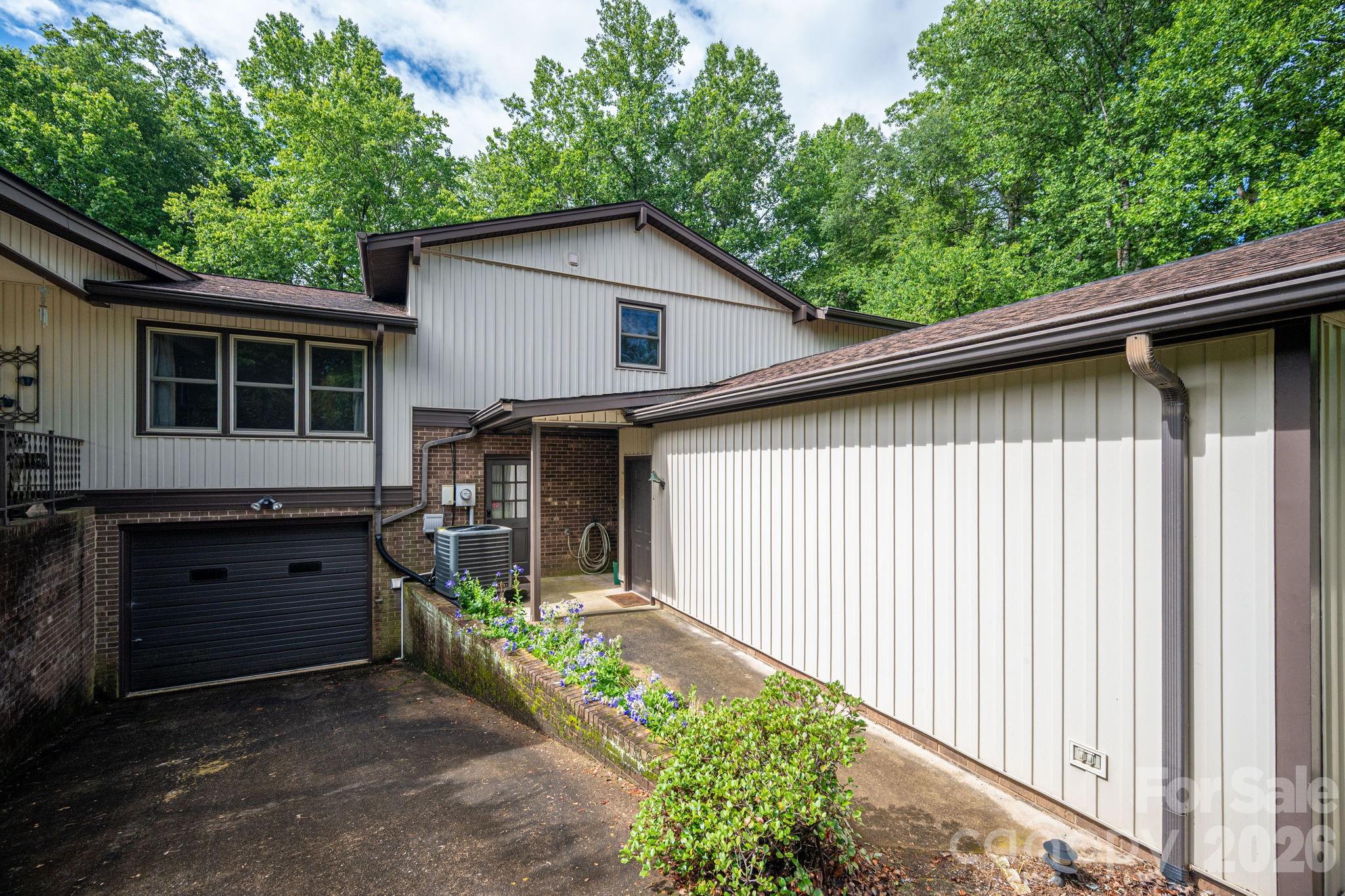 209 Hillsboro Road