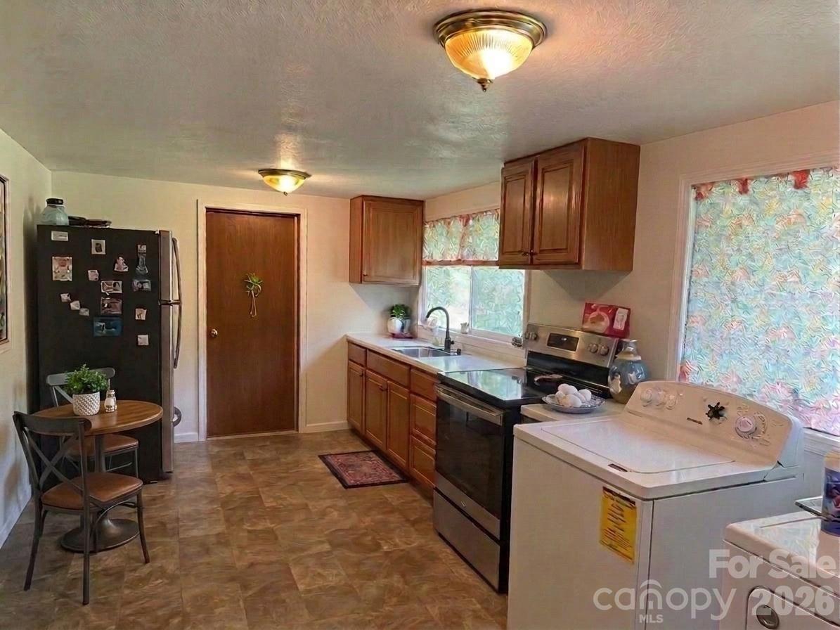 304 Main Avenue W