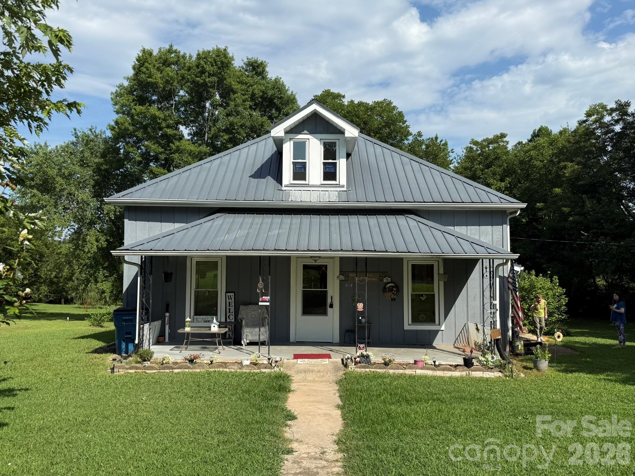304 Main Avenue W