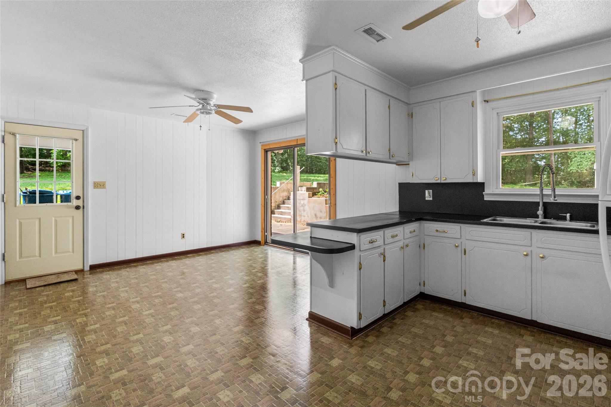 382 Wildwood Circle