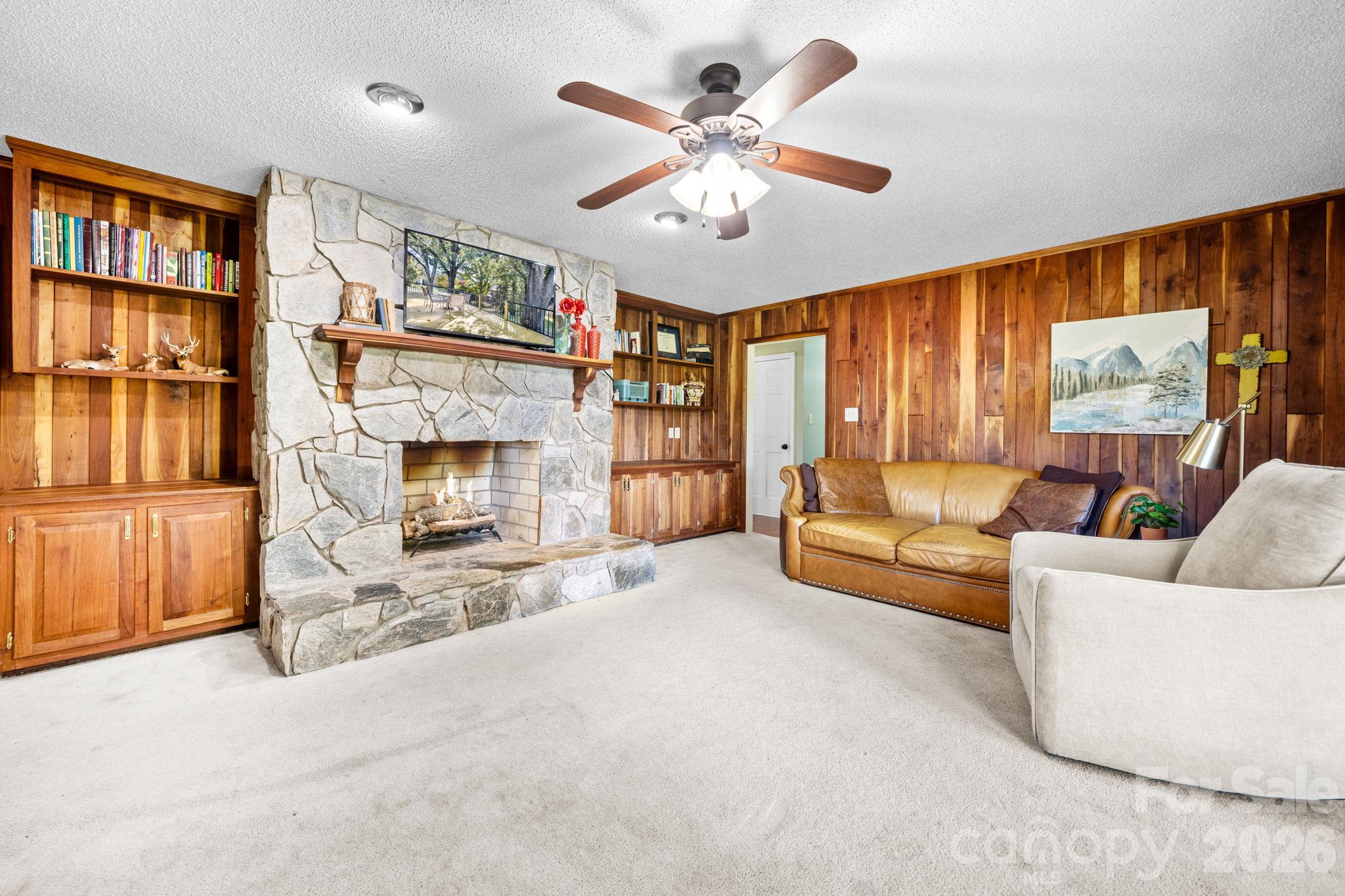 4056 Shadowood Lane