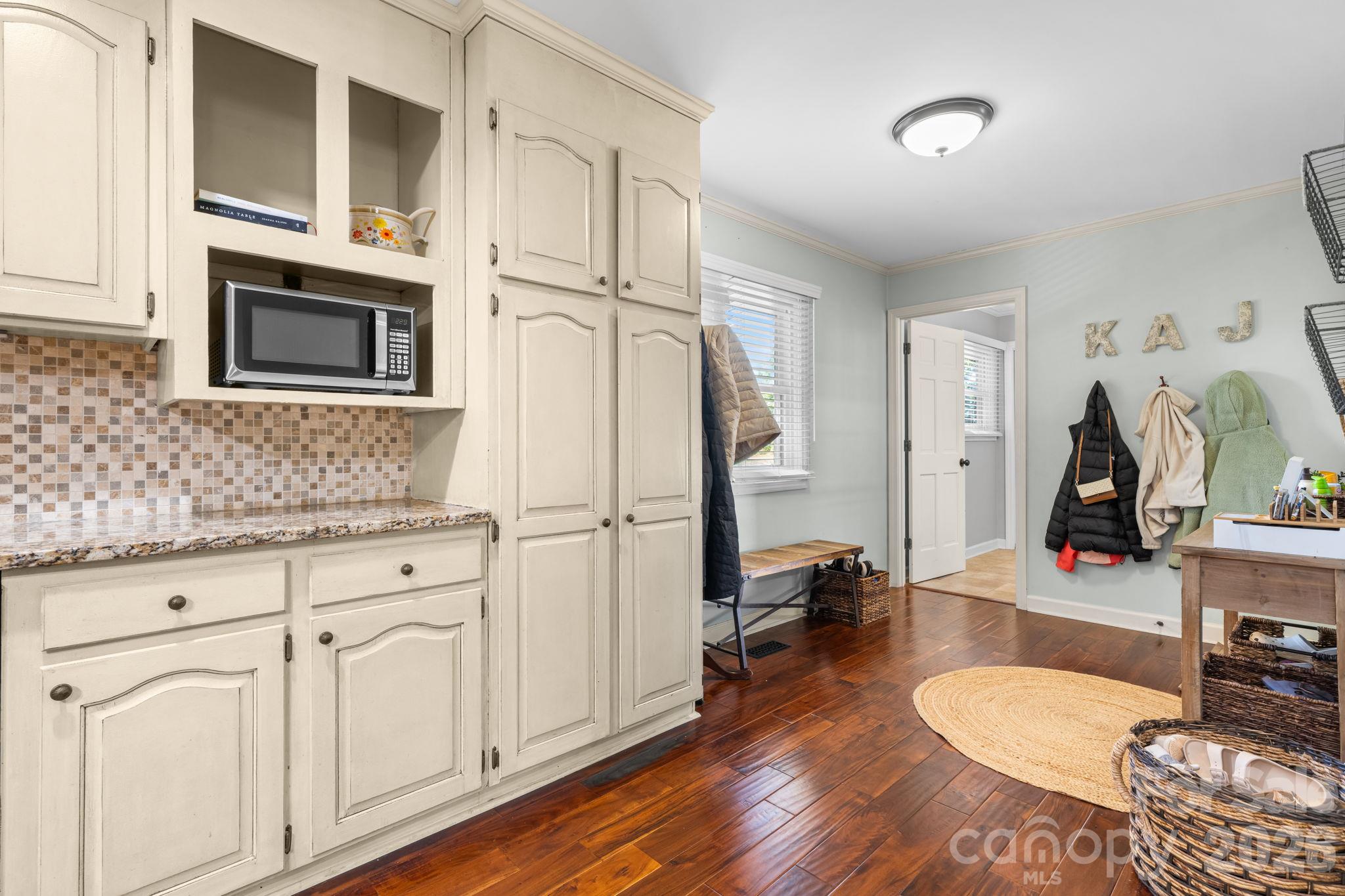 4056 Shadowood Lane