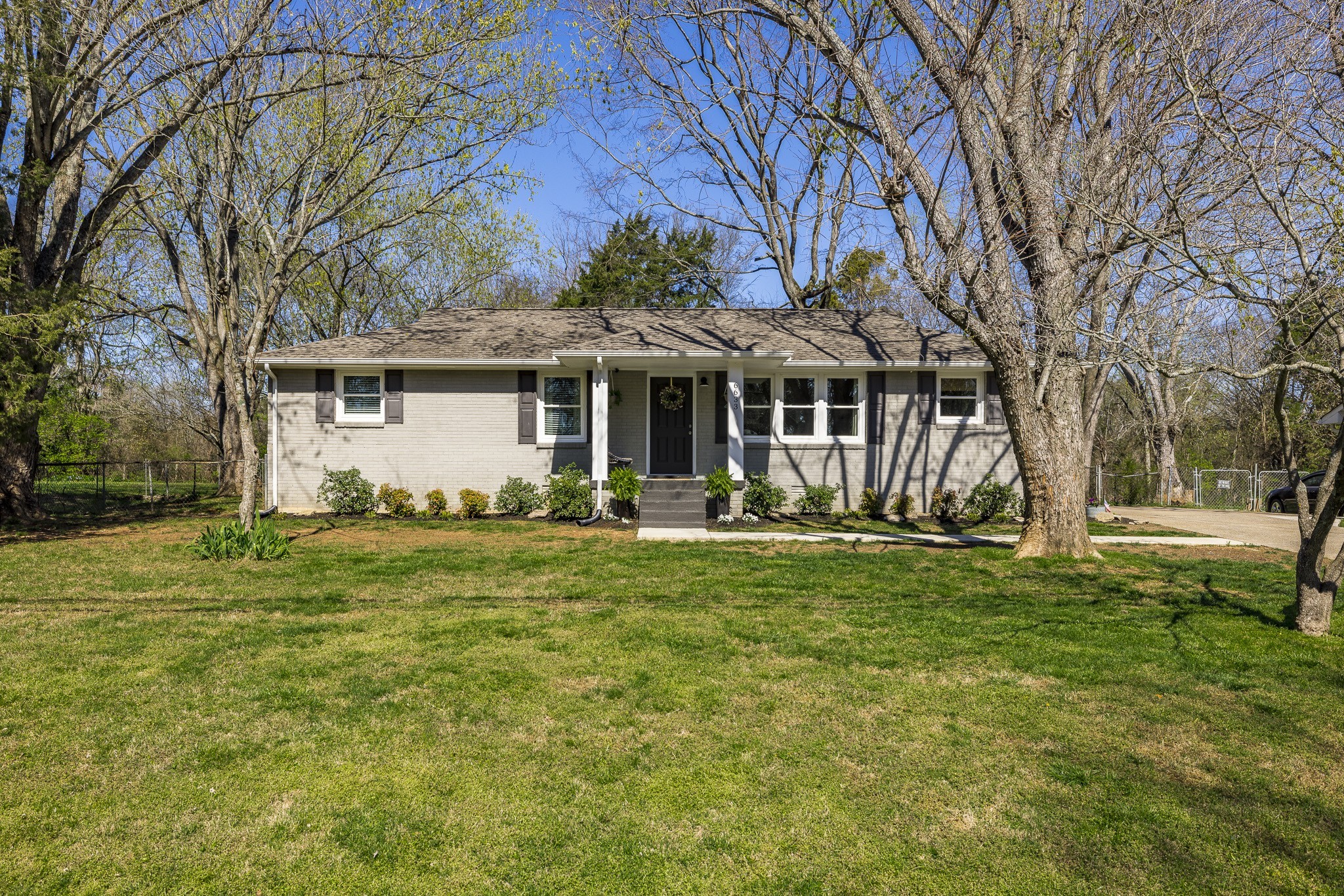 6633 Longview Dr