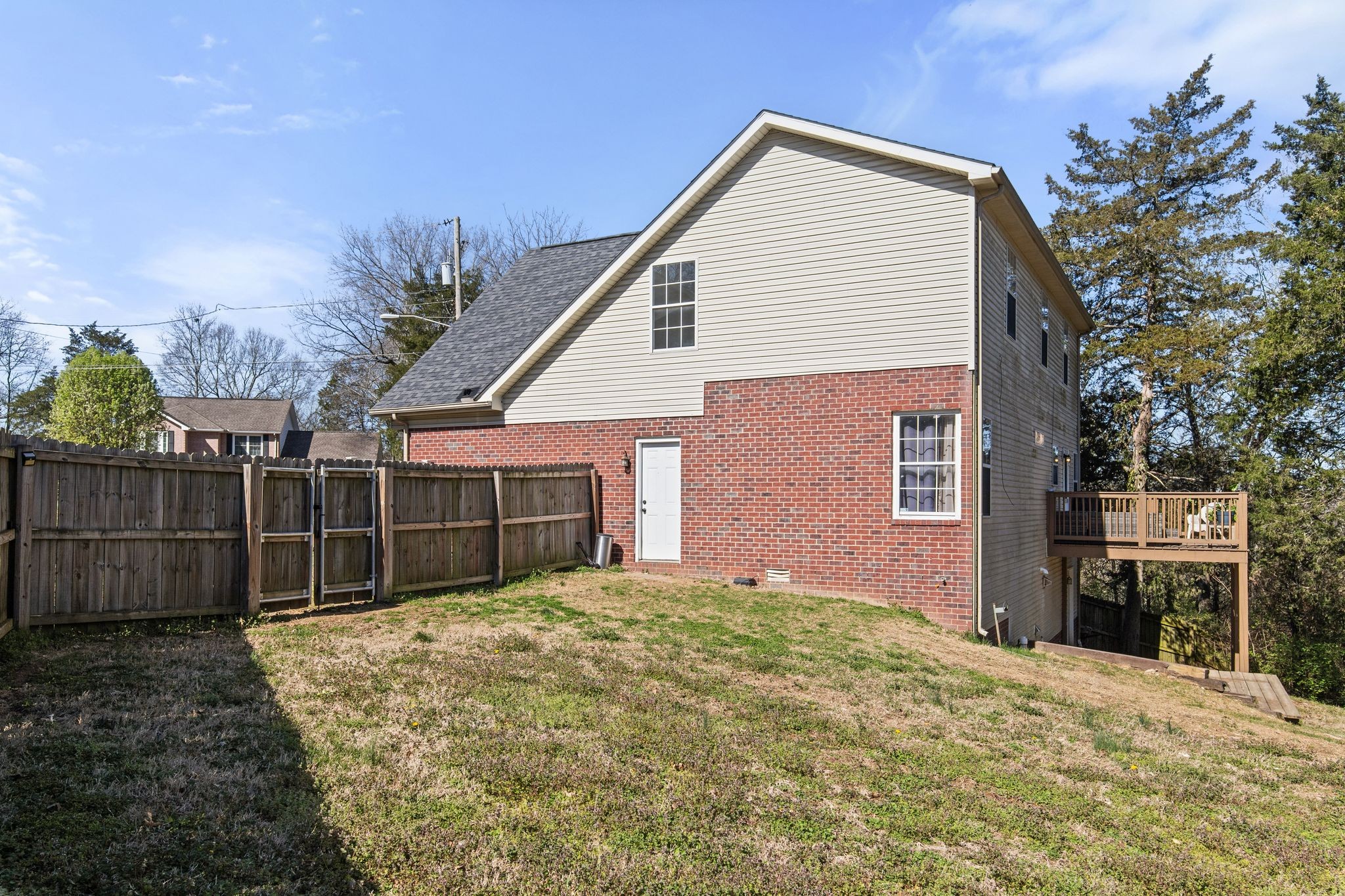 1404 Thrush Ct