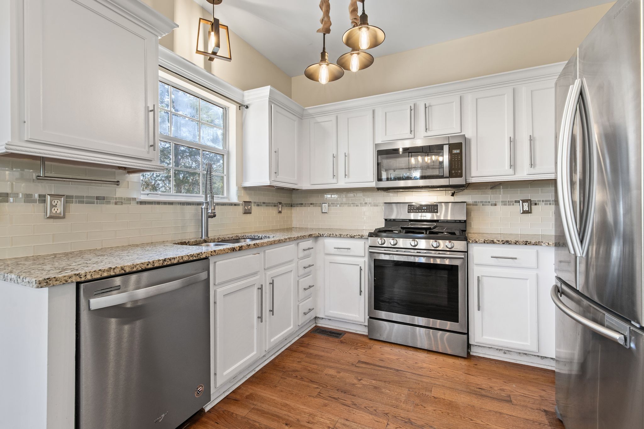 1404 Thrush Ct