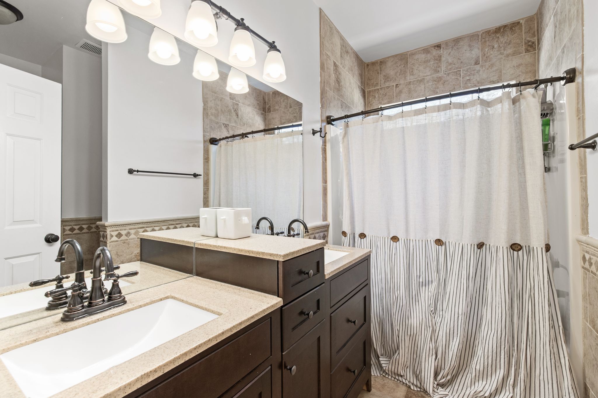1404 Thrush Ct