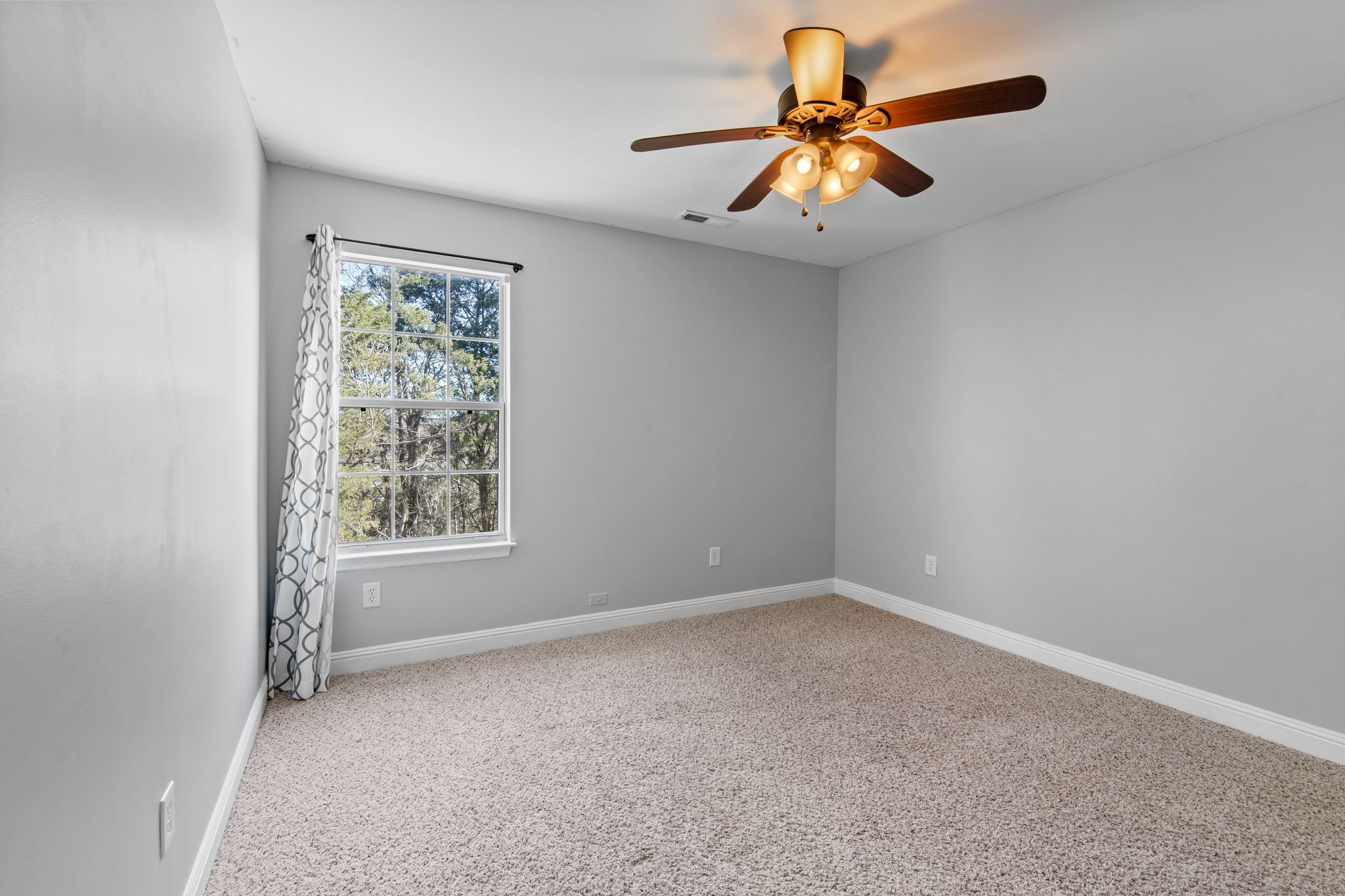 1404 Thrush Ct