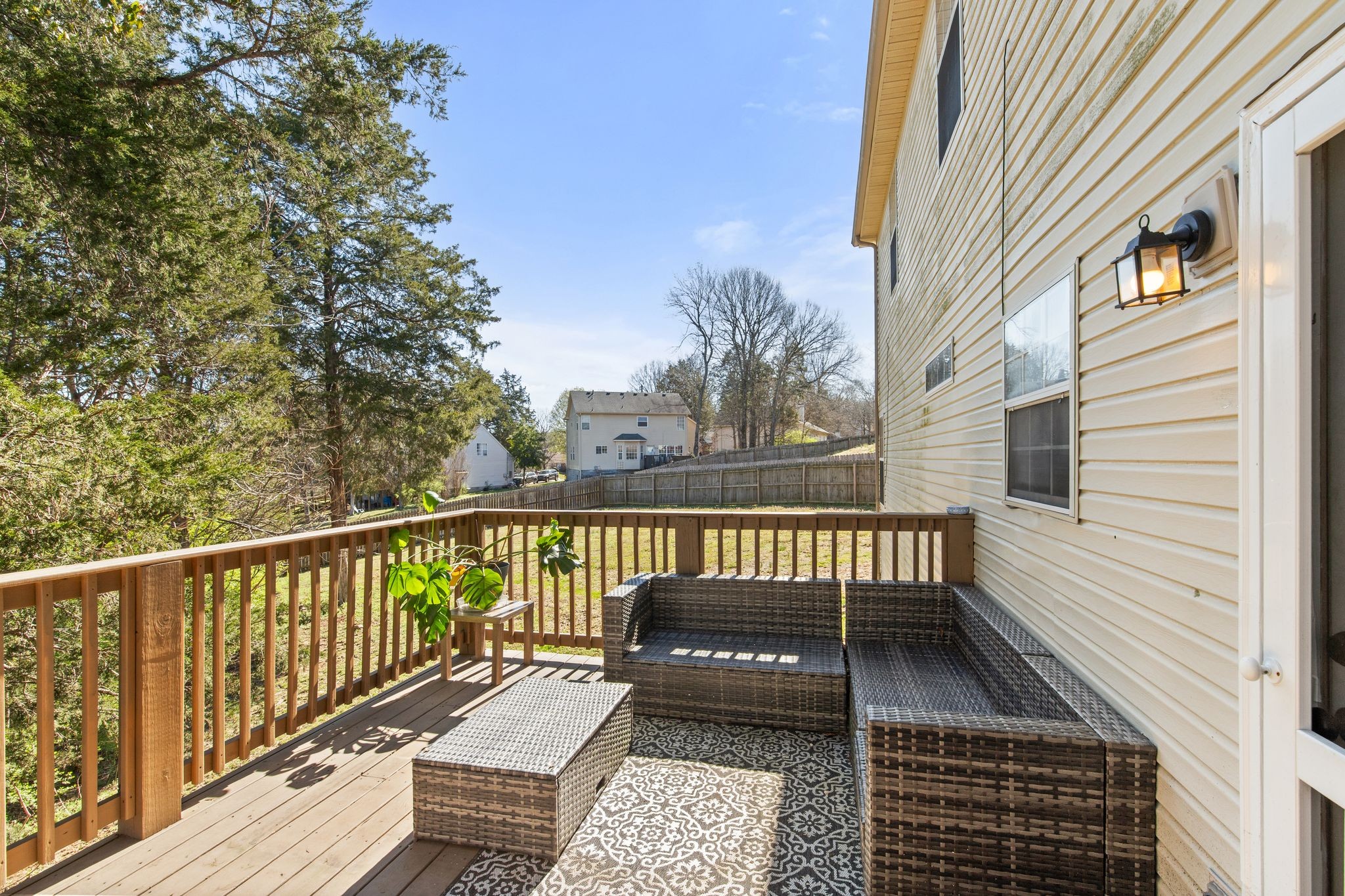1404 Thrush Ct