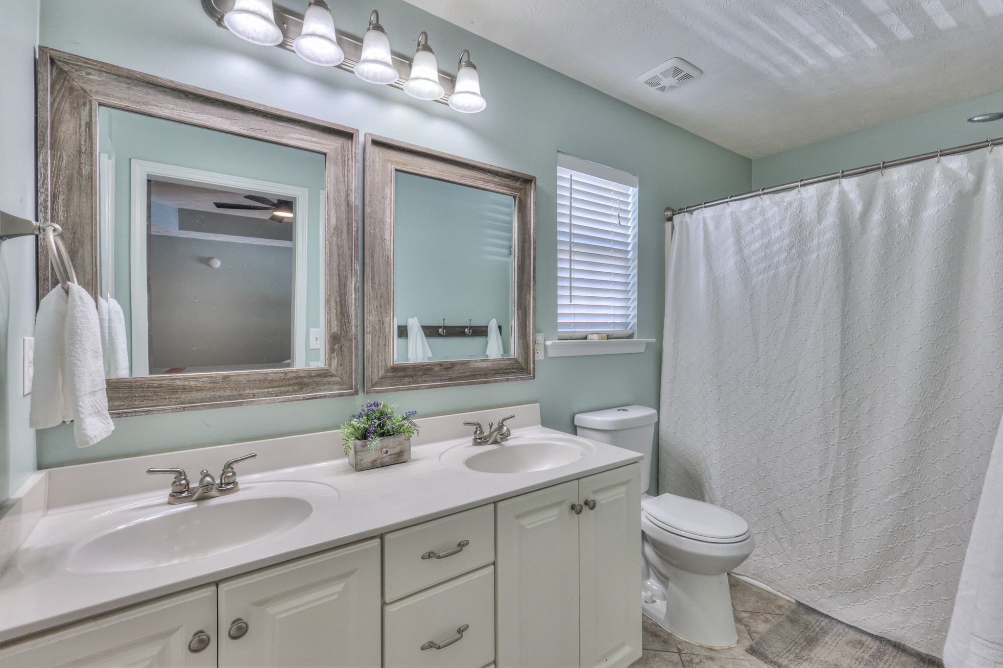 1304 Auldridge Dr