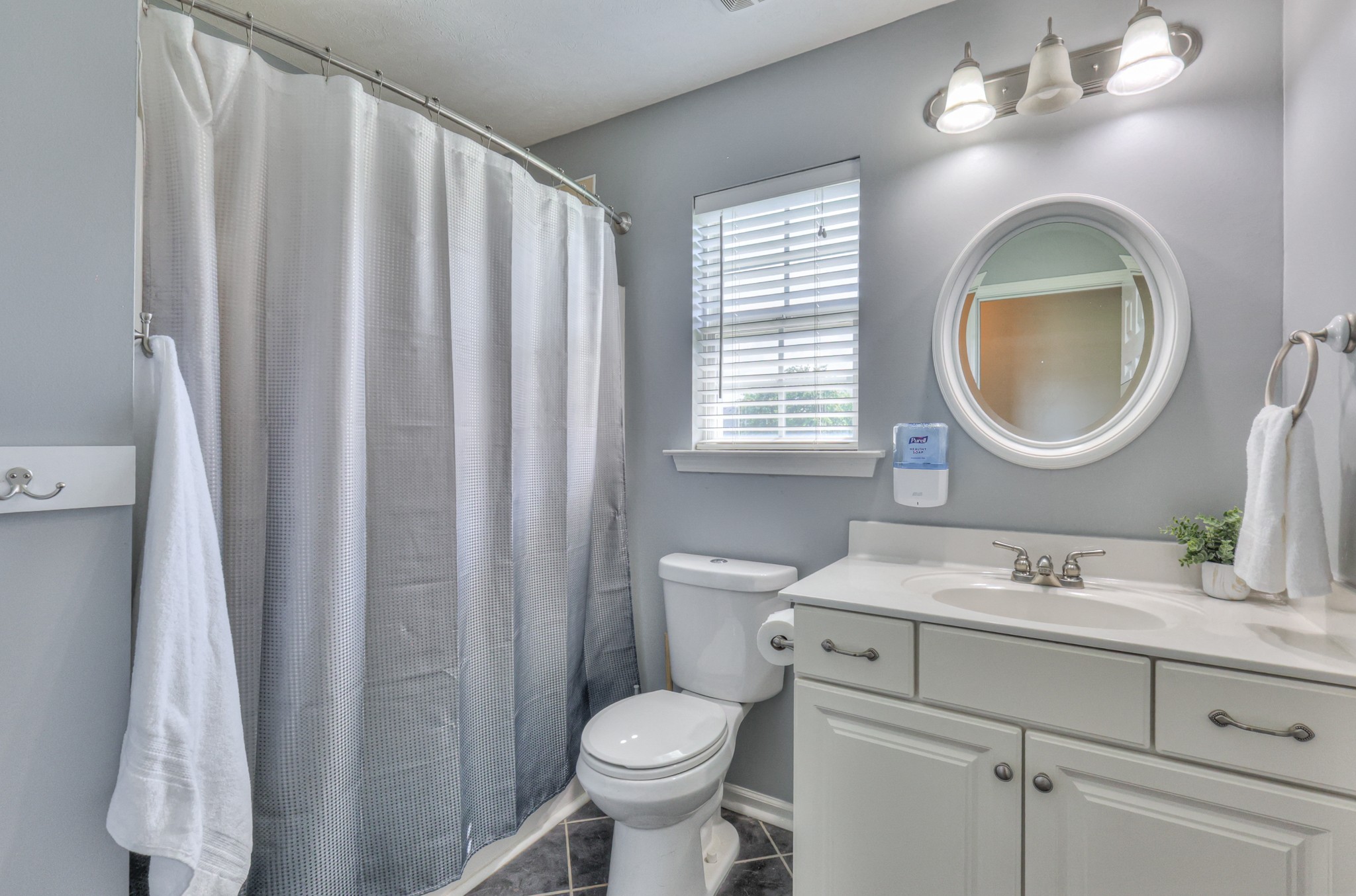1304 Auldridge Dr