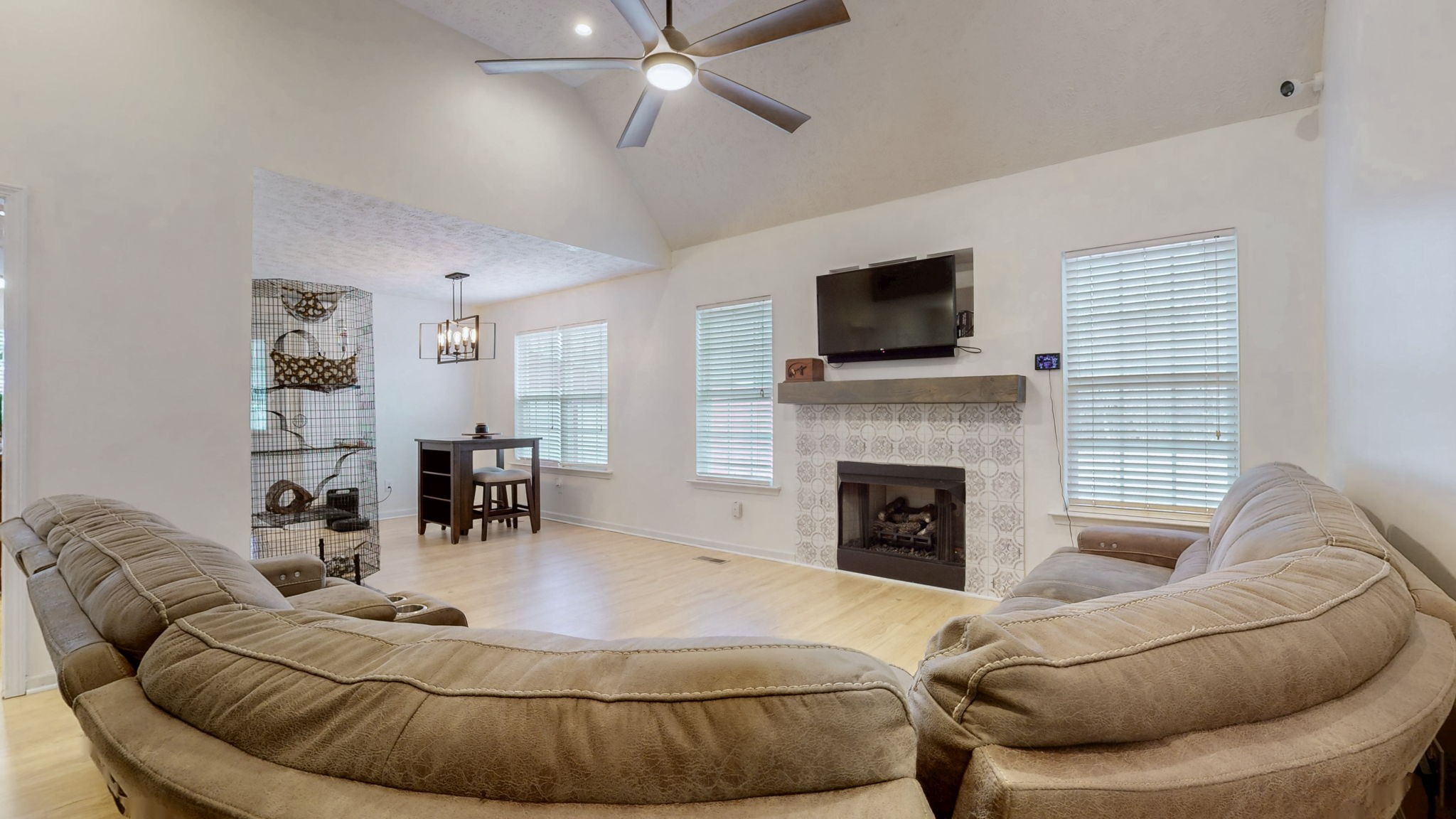 1412 Auldridge Dr