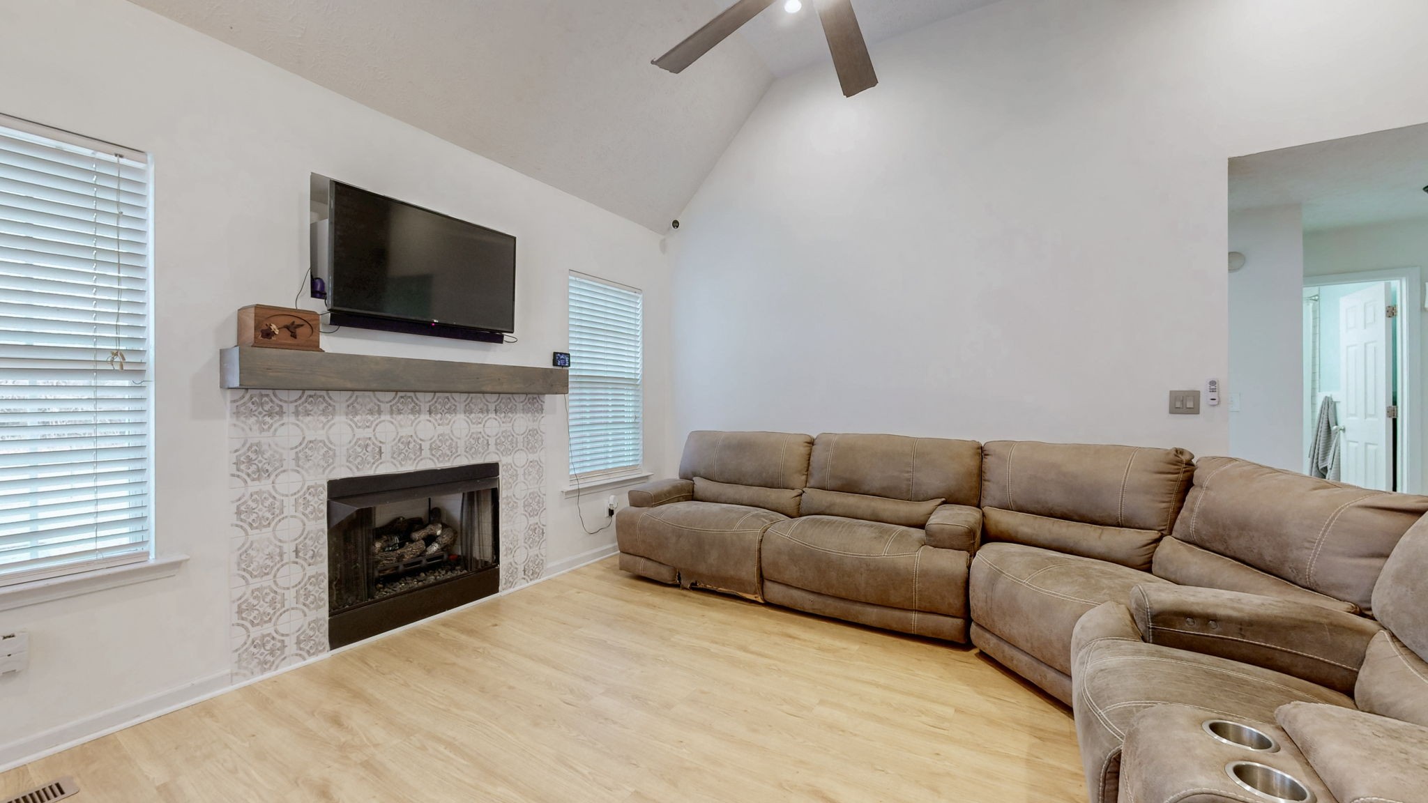 1412 Auldridge Dr
