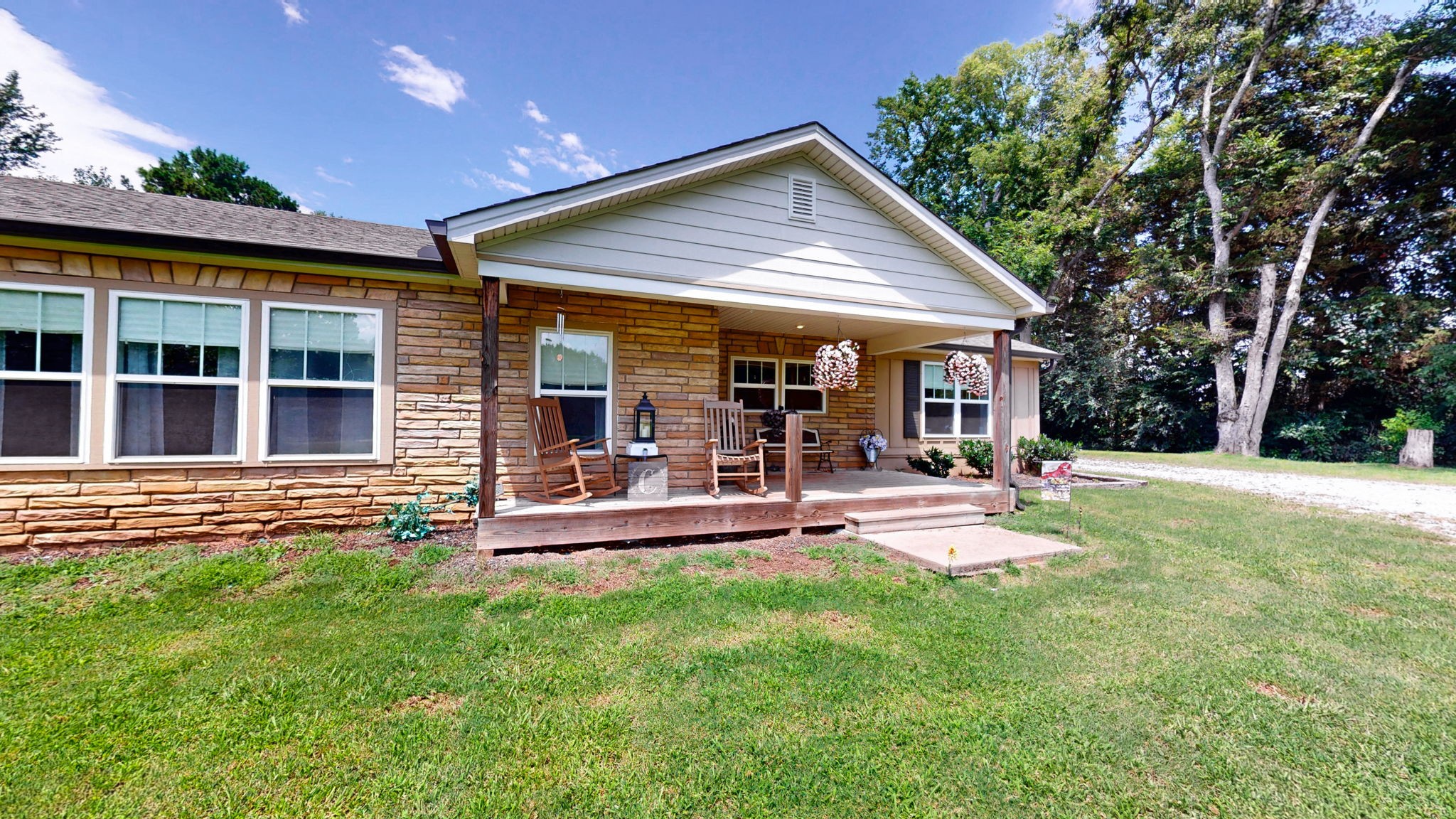 1044 Cherry Ln
