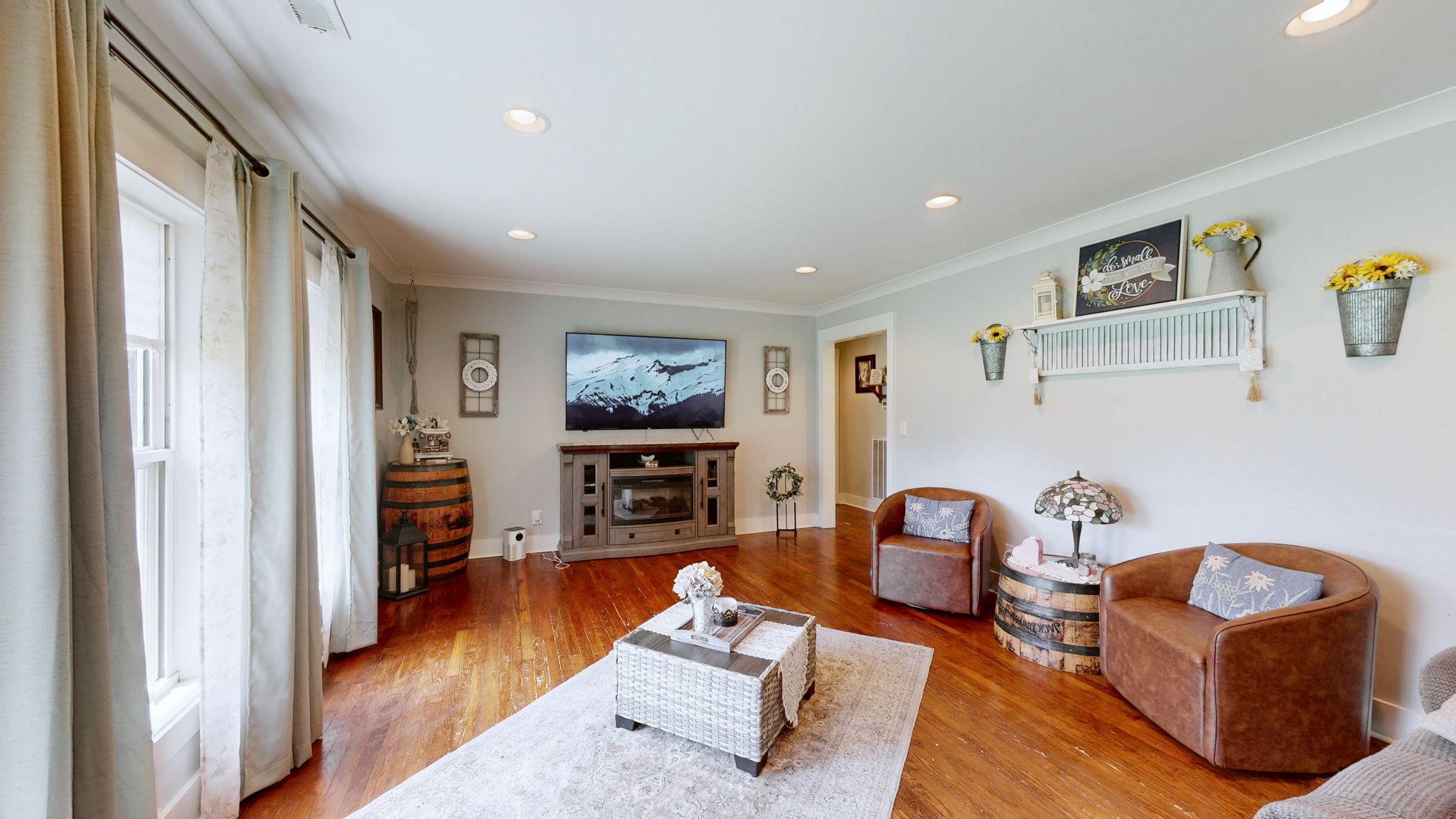 1044 Cherry Ln