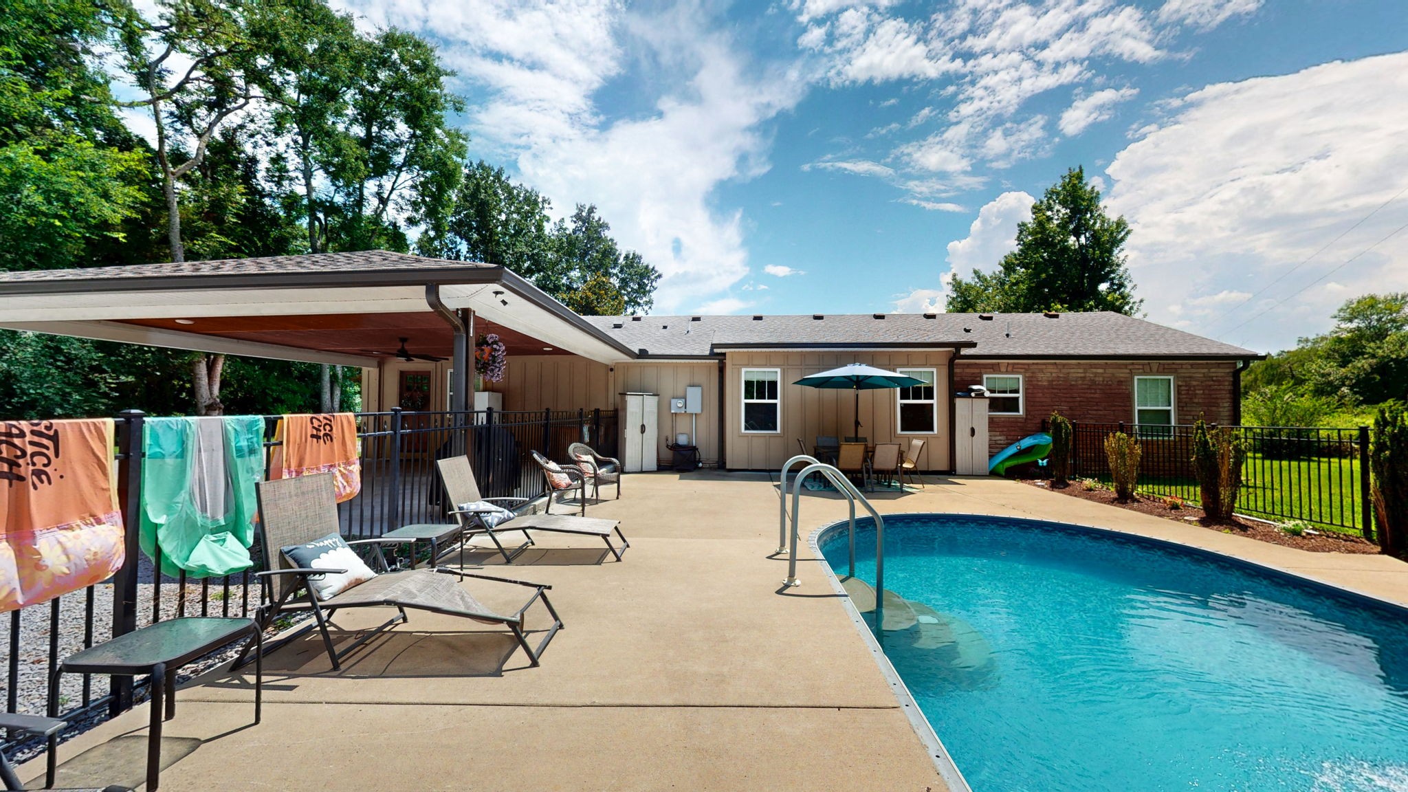 1044 Cherry Ln