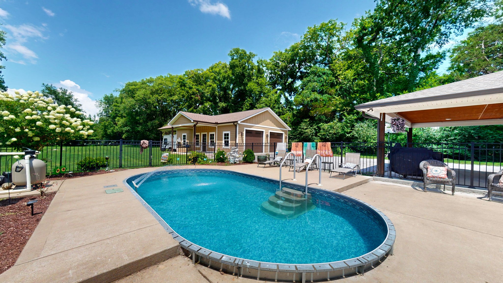 1044 Cherry Ln