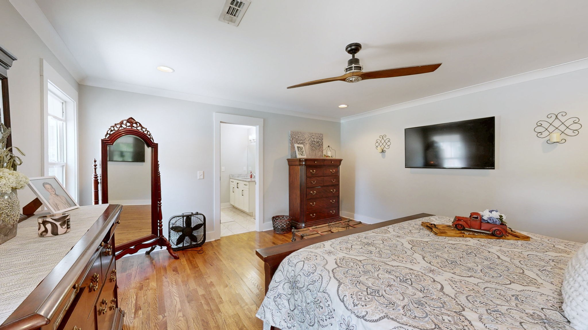 1044 Cherry Ln