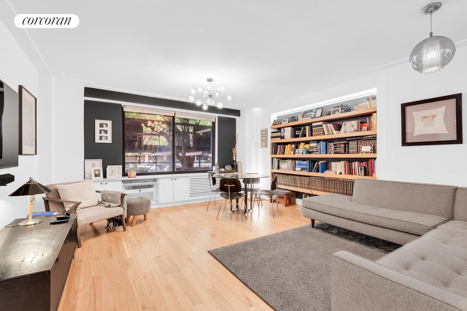 372 CENTRAL Park W 1R