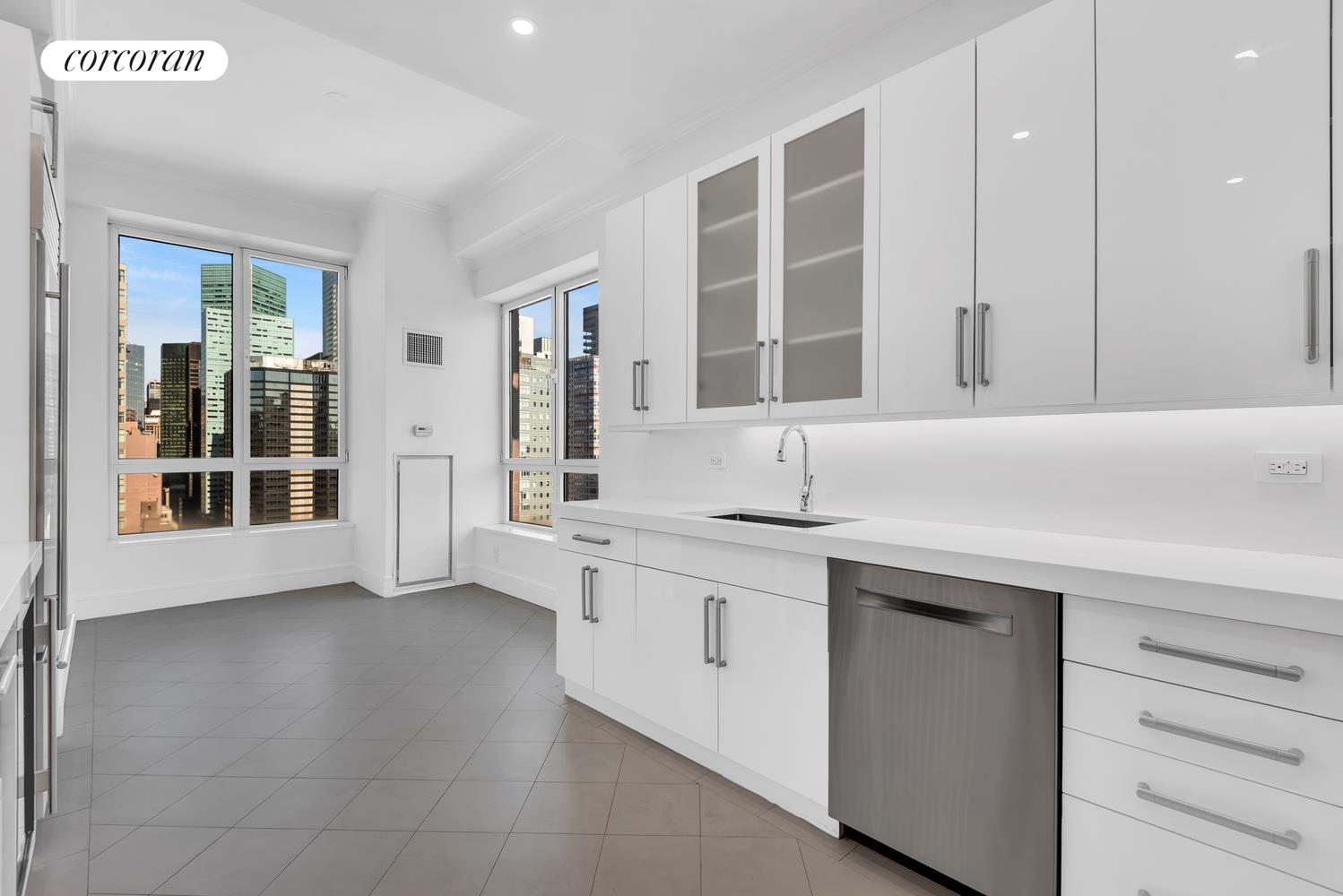 351 E 51ST Street PH8