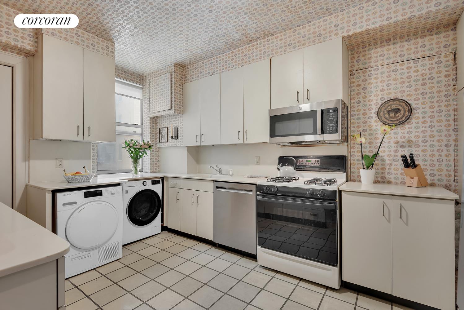 390 RIVERSIDE Drive 11E