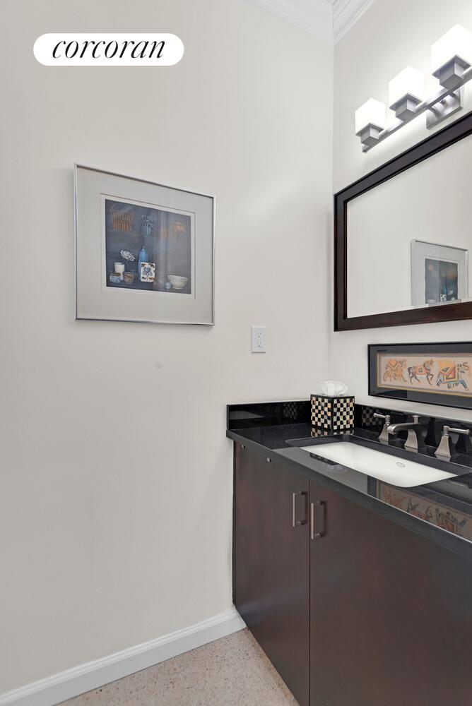 360 E 72ND Street B811