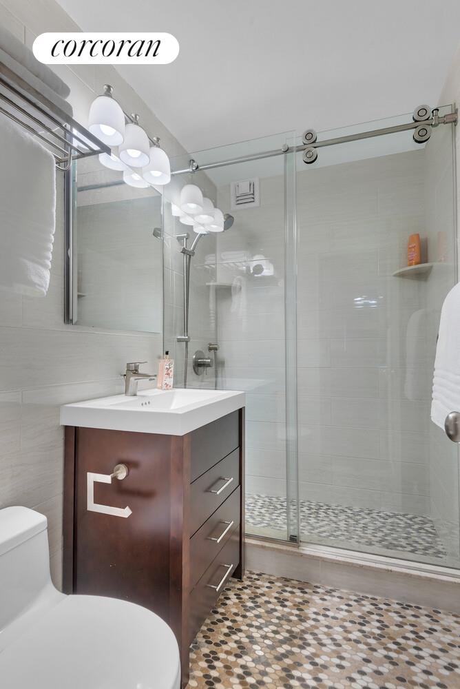 60 RIVERSIDE Drive 18D