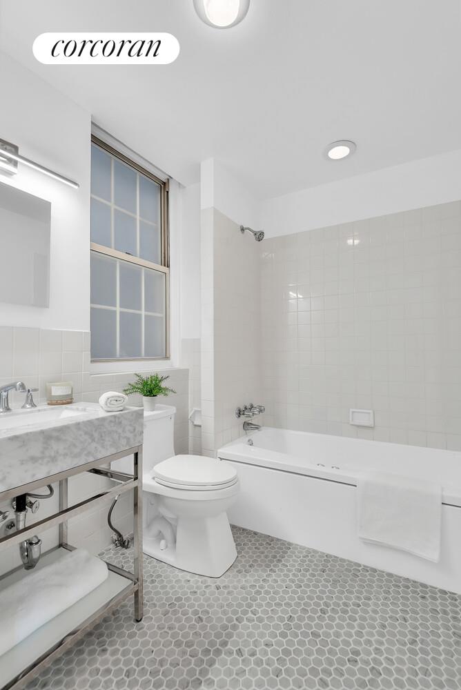 39 5TH Avenue 8D