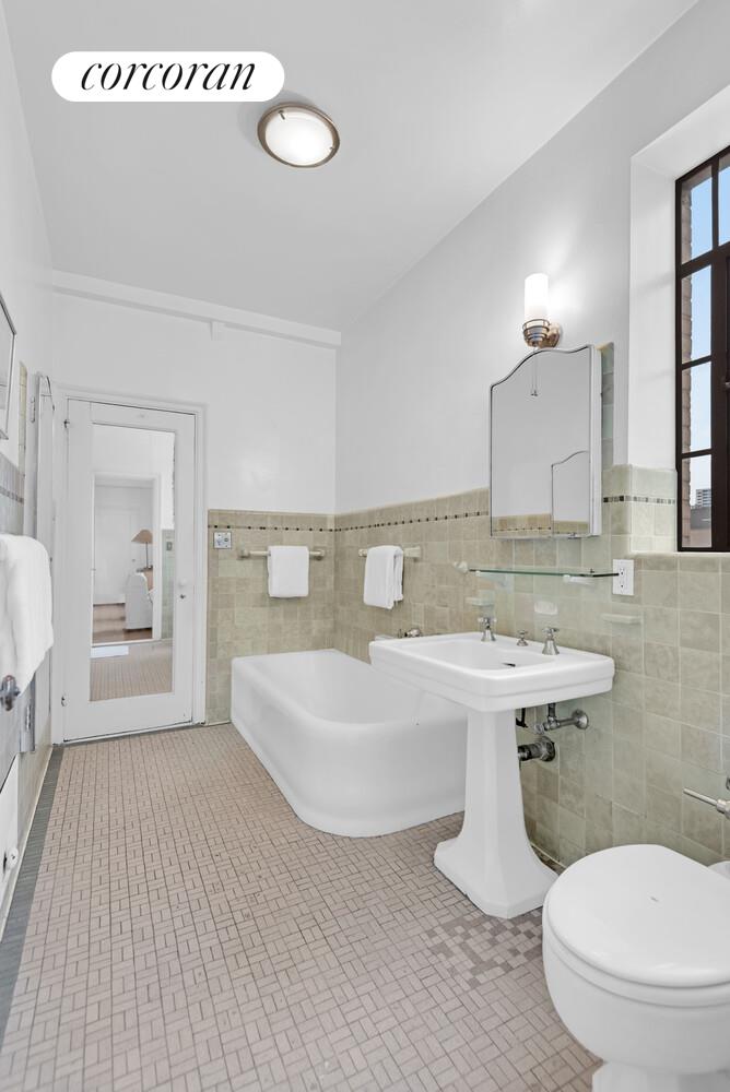 300 CENTRAL Park W 9A