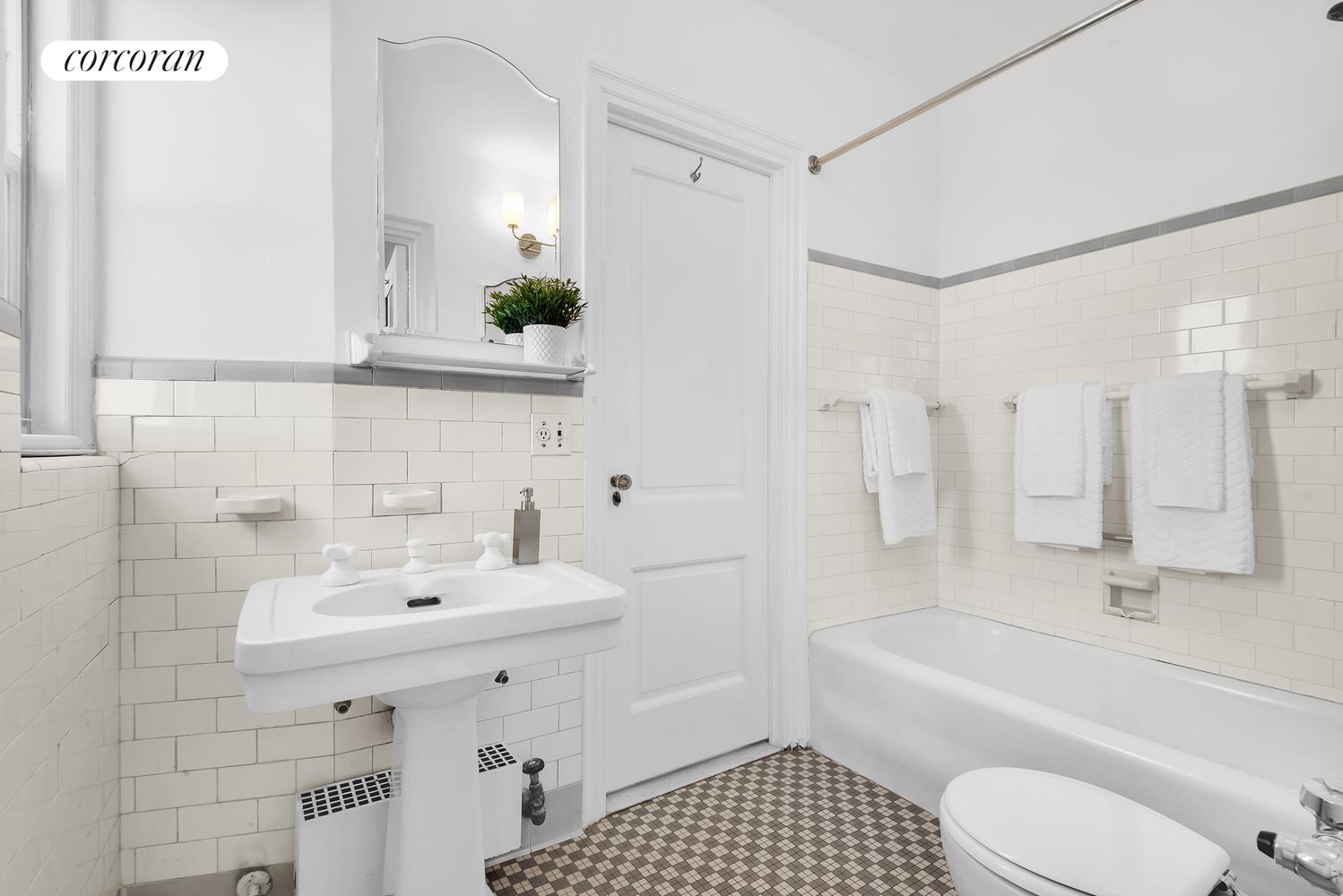 25 E END Avenue 13G