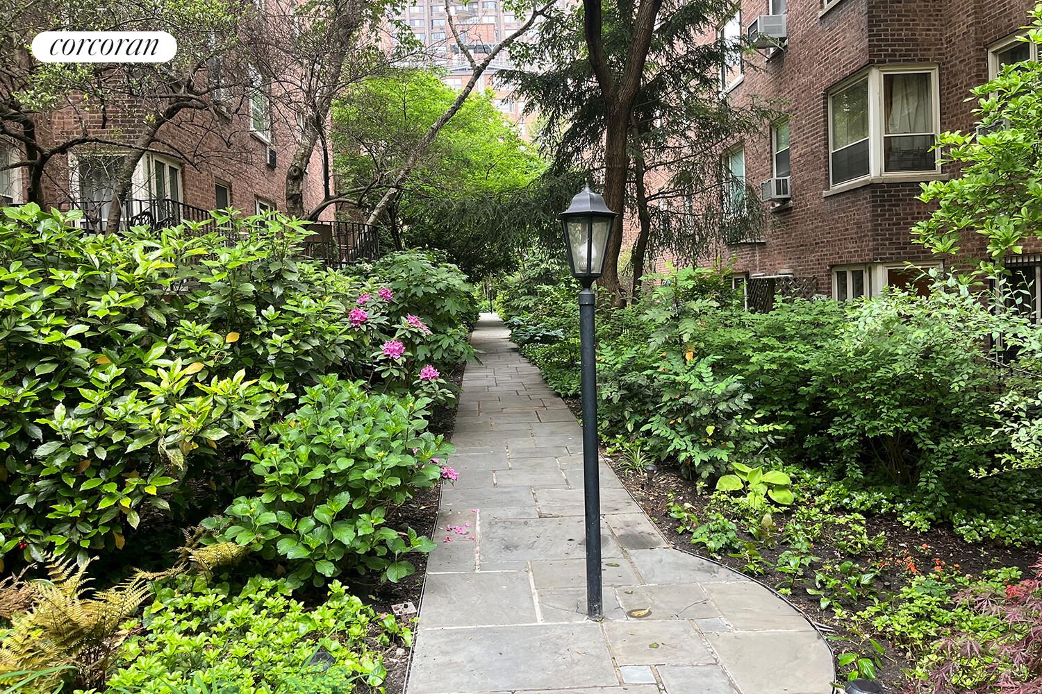 525 E 89TH Street 1E