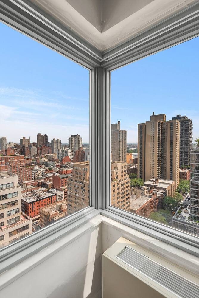 360 E 72ND Street C2603
