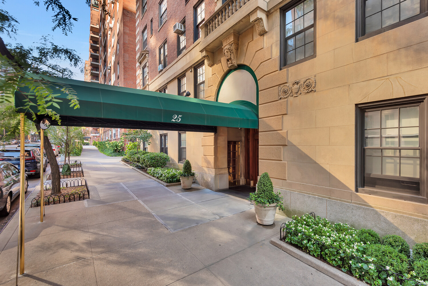 25 E END Avenue 13G