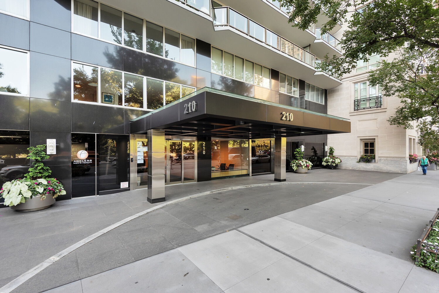 210 CENTRAL Park S 21D