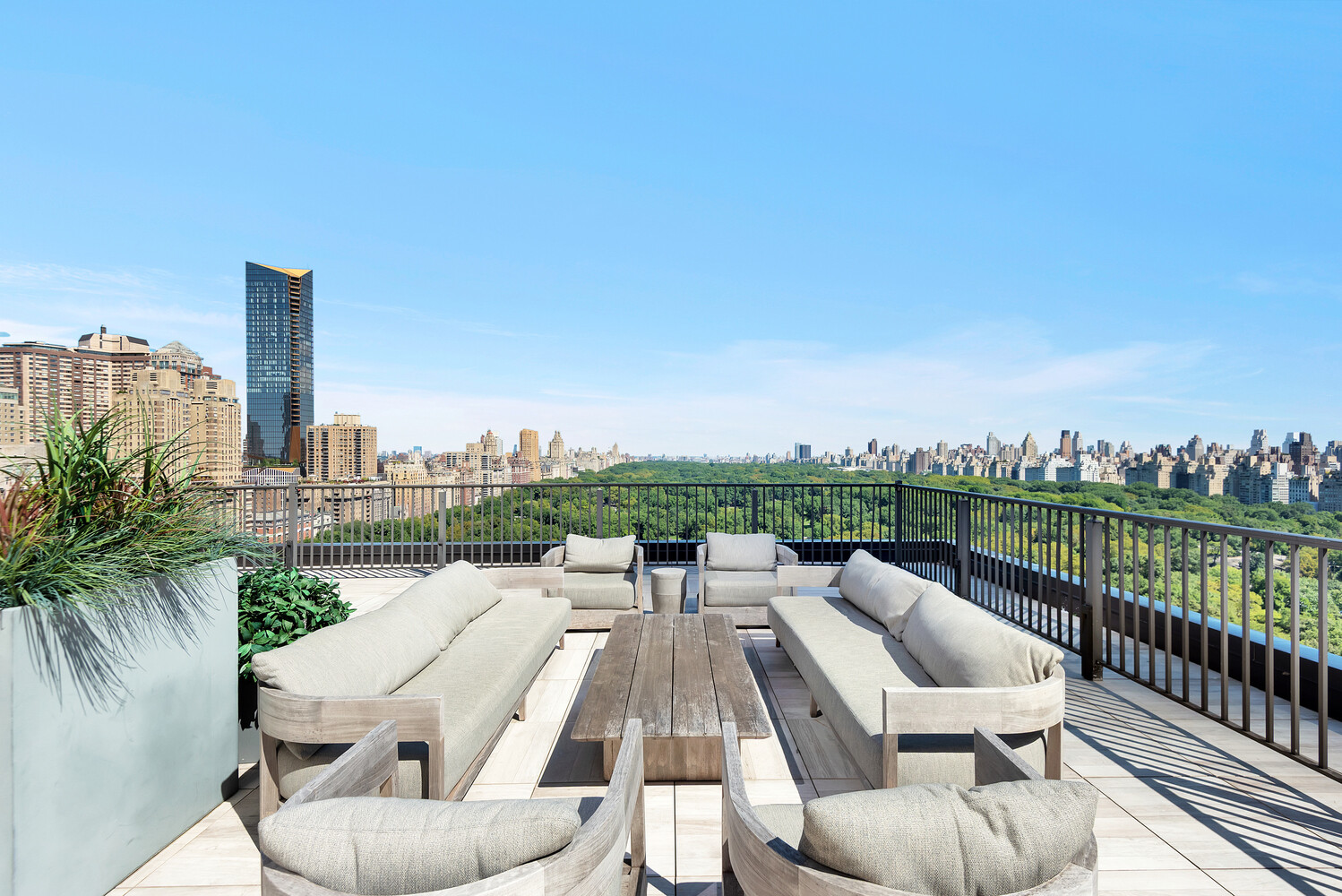 210 CENTRAL Park S 21D