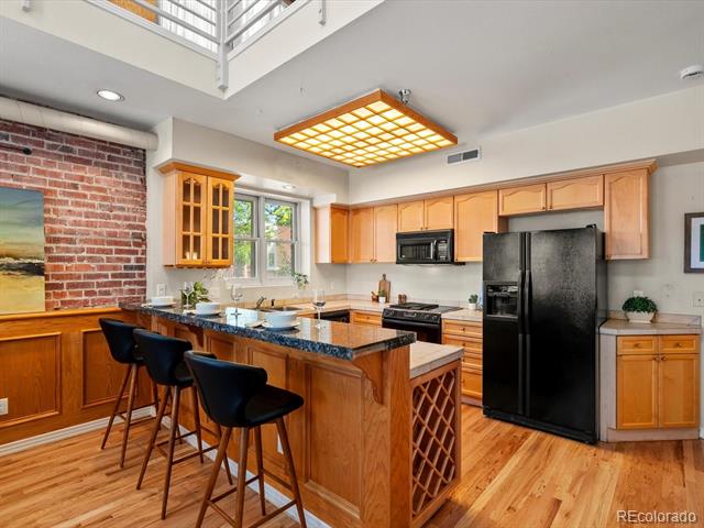 225 N Lincoln Street Unit: 4