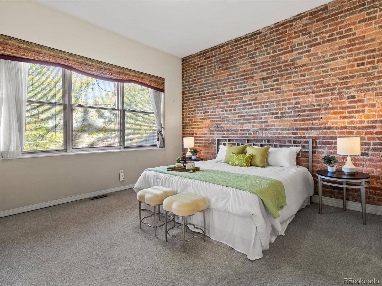 225 N Lincoln Street Unit: 4