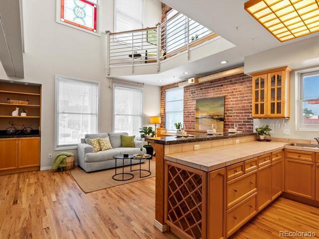 225 N Lincoln Street Unit: 4