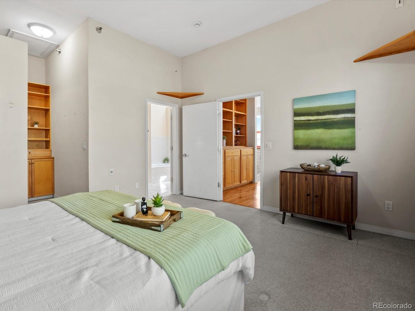 225 N Lincoln Street Unit: 4