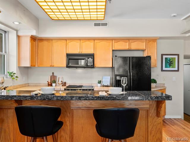 225 N Lincoln Street Unit: 4