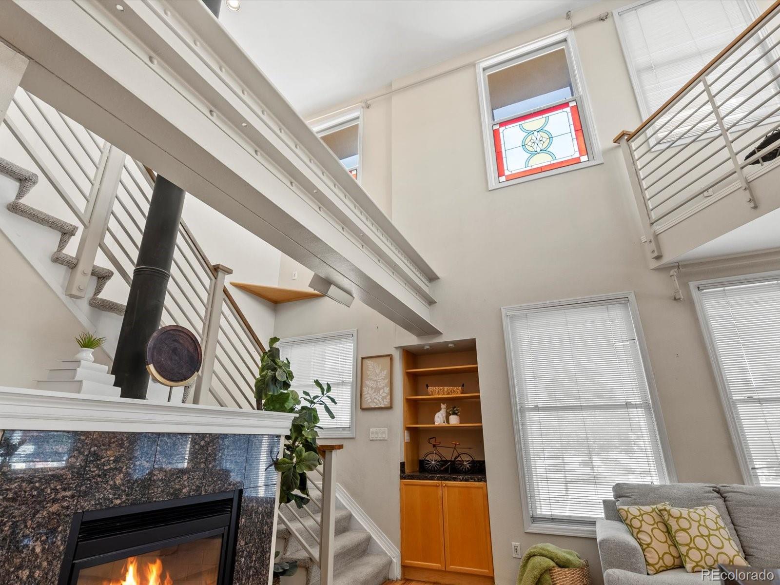 225 N Lincoln Street Unit: 4